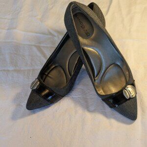 Bandolino Gray Fabric Pumps Patent Leather Strap Kitten Heel Size 8